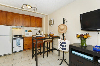Lake House Studio with AC, Wi-Fi, Rooftop Pool, FREE Parking! Close to Beach!, , on Oahu - Honolulu in Hawaii - Lakehouse Vacation Rental - Lake Home for rent on LakeHouseVacations.com