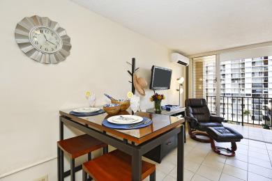 Lake House Studio with AC, Wi-Fi, Rooftop Pool, FREE Parking! Close to Beach!, , on Oahu - Honolulu in Hawaii - Lakehouse Vacation Rental - Lake Home for rent on LakeHouseVacations.com