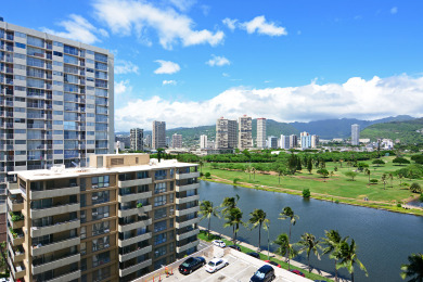 Lake House Studio with AC, Wi-Fi, Rooftop Pool, FREE Parking! Close to Beach!, , on Oahu - Honolulu in Hawaii - Lakehouse Vacation Rental - Lake Home for rent on LakeHouseVacations.com