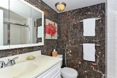 Lake House Breezy Corner Studio with AC & Kitchenette. FREE Parking, Wi-Fi, near Beach!, , on Oahu - Honolulu in Hawaii - Lakehouse Vacation Rental - Lake Home for rent on LakeHouseVacations.com