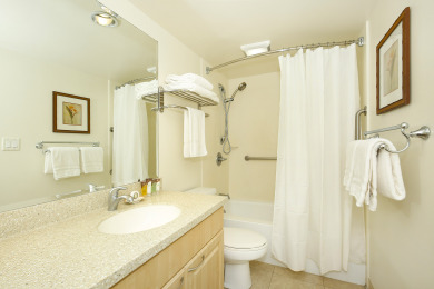 Lake House Partial Ocean View! King Bed! AC, Wi-Fi, Pool, Close to Beach!, , on Oahu - Honolulu in Hawaii - Lakehouse Vacation Rental - Lake Home for rent on LakeHouseVacations.com