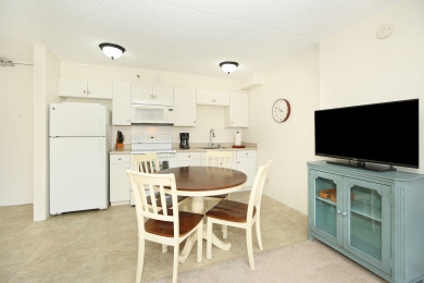 Lake House Waikiki mountain view, close to beach & restaurants! Parking, kitchen, pool!, , on Oahu - Honolulu in Hawaii - Lakehouse Vacation Rental - Lake Home for rent on LakeHouseVacations.com