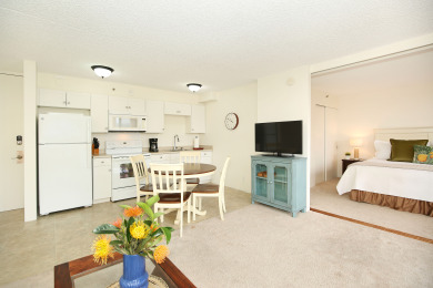 Lake House Waikiki mountain view, close to beach & restaurants! Parking, kitchen, pool!, , on Oahu - Honolulu in Hawaii - Lakehouse Vacation Rental - Lake Home for rent on LakeHouseVacations.com
