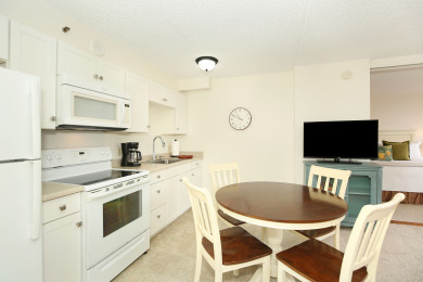 Lake House Waikiki mountain view, close to beach & restaurants! Parking, kitchen, pool!, , on Oahu - Honolulu in Hawaii - Lakehouse Vacation Rental - Lake Home for rent on LakeHouseVacations.com