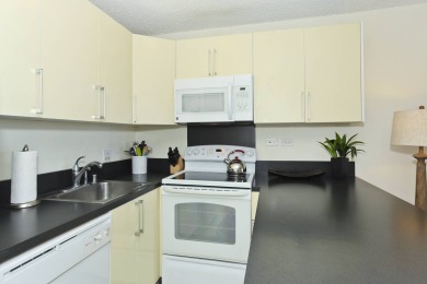 Lake House Comfort AND Convenience with Partial Ocean View!, , on Oahu - Honolulu in Hawaii - Lakehouse Vacation Rental - Lake Home for rent on LakeHouseVacations.com