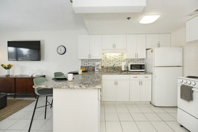 Lake House Great Studio at The Ilikai! Close to beach! AC, Wi-Fi, sleeps 4!, , on Oahu - Honolulu in Hawaii - Lakehouse Vacation Rental - Lake Home for rent on LakeHouseVacations.com