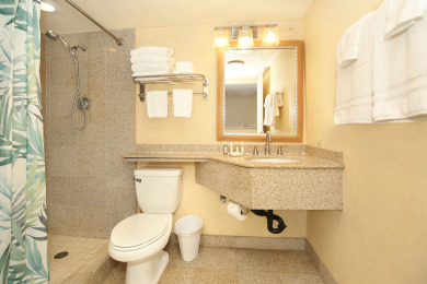 Lake House Comfy Studio at World-Famous Ilikai! Full kitchen, free Wi-Fi, and more!, , on Oahu - Honolulu in Hawaii - Lakehouse Vacation Rental - Lake Home for rent on LakeHouseVacations.com