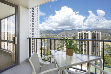 Lake House Magnificent Waikiki Mountain Views! Free Wi-Fi, Pool & More!, , on Oahu - Honolulu in Hawaii - Lakehouse Vacation Rental - Lake Home for rent on LakeHouseVacations.com