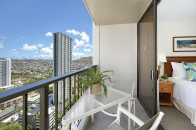 Lake House Magnificent Waikiki Mountain Views! Free Wi-Fi, Pool & More!, , on Oahu - Honolulu in Hawaii - Lakehouse Vacation Rental - Lake Home for rent on LakeHouseVacations.com