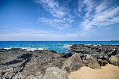 Lake House Kona Makai 6-305 GORGEOUS OCEANFRONT, TOP FLOOR, 2 BEDROOM , , on Big Island - Kailua-Kona Bay  in Hawaii - Lakehouse Vacation Rental - Lake Home for rent on LakeHouseVacations.com