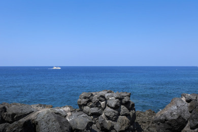 Lake House KKSR#5104 DIRECT OCEANFRONT, BEST GROUND FLOOR CORNER! REMODELED! AC!!!, , on Big Island - Kailua-Kona Bay  in Hawaii - Lakehouse Vacation Rental - Lake Home for rent on LakeHouseVacations.com