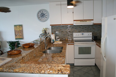 Lake House Oceanfront Paradise with private lanai overlooking Kailua Bay, , on Big Island - Kailua-Kona Bay in Hawaii - Lakehouse Vacation Rental - Lake Home for rent on LakeHouseVacations.com