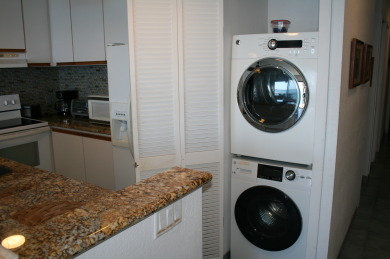 Lake House Oceanfront Paradise with private lanai overlooking Kailua Bay, , on Big Island - Kailua-Kona Bay in Hawaii - Lakehouse Vacation Rental - Lake Home for rent on LakeHouseVacations.com