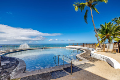 Lake House Casa De Emdeko 1172 Bdrm Ocean View,Ground Floor, Steps from Salt Water Pool, , on Big Island - Kailua-Kona Bay  in Hawaii - Lakehouse Vacation Rental - Lake Home for rent on LakeHouseVacations.com