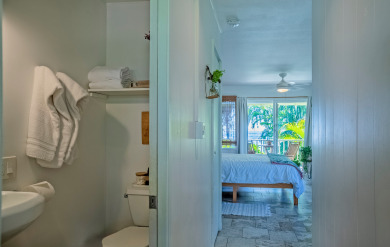 Lake House Chic and Romantic Beachside Studio - Steps To Beach, Super Walkable Location, , on  in Hawaii - Lakehouse Vacation Rental - Lake Home for rent on LakeHouseVacations.com
