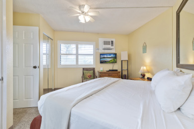 Lake House King size bed! On the ocean front property, , on Maui - Kihei in Hawaii - Lakehouse Vacation Rental - Lake Home for rent on LakeHouseVacations.com