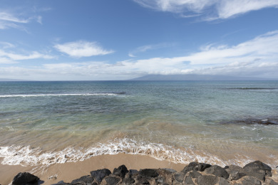 Lake House Great Top floor! Beamed Ceilings! Direct Views 214, , on Maui - Lahaina in Hawaii - Lakehouse Vacation Rental - Lake Home for rent on LakeHouseVacations.com