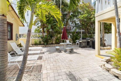 Lake House Awesome Florida Cottage - 2b 1b - Surf Song #113, , on Madeira Beach in Florida - Lakehouse Vacation Rental - Lake Home for rent on LakeHouseVacations.com