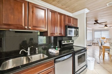 Lake House Awesome Florida Cottage - 2b 1b - Surf Song #113, , on Madeira Beach in Florida - Lakehouse Vacation Rental - Lake Home for rent on LakeHouseVacations.com