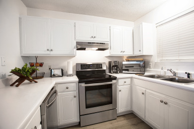 Lake House Hidden Gem of the sea! 2 bedroom 1 bath Across the street from the beach! , , on Gulf of Mexico - Panama City Beach in Florida - Lakehouse Vacation Rental - Lake Home for rent on LakeHouseVacations.com