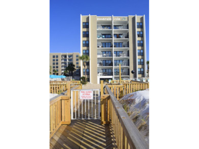 Lake House Emerald Isle 205 by Alicia Hollis Rentals Open Aug 16 FREE TICKETS! $300Day, , on Gulf of Mexico - Fort Walton in Florida - Lakehouse Vacation Rental - Lake Home for rent on LakeHouseVacations.com