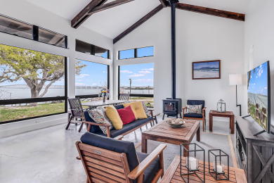 Lake House Elite 1 bedroom waterfront home. Spacious screened in porch and pier!, , on Gulf of Mexico - Aransas Bay in Texas - Lakehouse Vacation Rental - Lake Home for rent on LakeHouseVacations.com