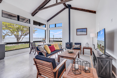 Lake House Elite 1 bedroom waterfront home. Spacious screened in porch and pier!, , on Gulf of Mexico - Aransas Bay in Texas - Lakehouse Vacation Rental - Lake Home for rent on LakeHouseVacations.com