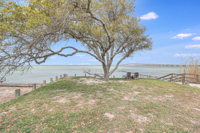 Lake House Elite 1 bedroom waterfront home. Spacious screened in porch and pier!, , on Gulf of Mexico - Aransas Bay in Texas - Lakehouse Vacation Rental - Lake Home for rent on LakeHouseVacations.com