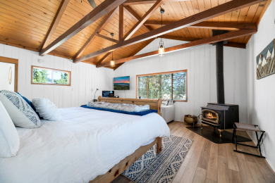 Lake House Hot Tub. Lv2 EV charger. 5 STAR! FAMILY FRIENDLY! GAME ROOM. LAKE, , on Big Bear Lake in California - Lakehouse Vacation Rental - Lake Home for rent on LakeHouseVacations.com