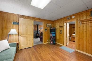 Lake House Bear Footin' Cabin Cozy Arts & Crafts Retreat with Hot Tub!, , on Gatlinburg in Tennessee - Lakehouse Vacation Rental - Lake Home for rent on LakeHouseVacations.com