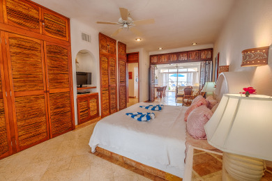 Lake House Beachfront access out the patio door! Swimming pool, AC and WiFi!, , on  in Quintana Roo - Lakehouse Vacation Rental - Lake Home for rent on LakeHouseVacations.com