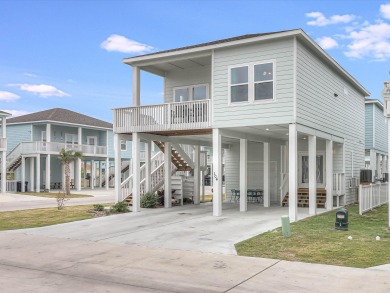 Lake House Rock Aransas Retreat! Huge Community Pool! Close to the beach and boat ramp!, , on Gulf of Mexico - Aransas Bay in Texas - Lakehouse Vacation Rental - Lake Home for rent on LakeHouseVacations.com