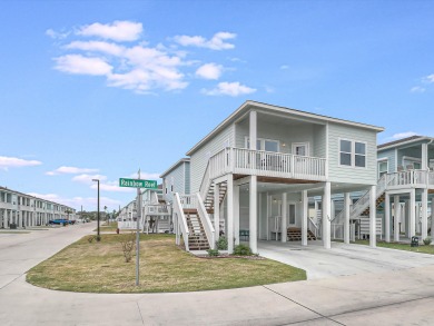 Lake House Rock Aransas Retreat! Huge Community Pool! Close to the beach and boat ramp!, , on Gulf of Mexico - Aransas Bay in Texas - Lakehouse Vacation Rental - Lake Home for rent on LakeHouseVacations.com