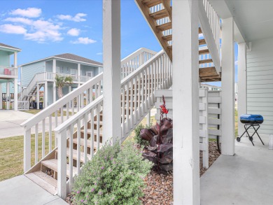 Lake House Rock Aransas Retreat! Huge Community Pool! Close to the beach and boat ramp!, , on Gulf of Mexico - Aransas Bay in Texas - Lakehouse Vacation Rental - Lake Home for rent on LakeHouseVacations.com