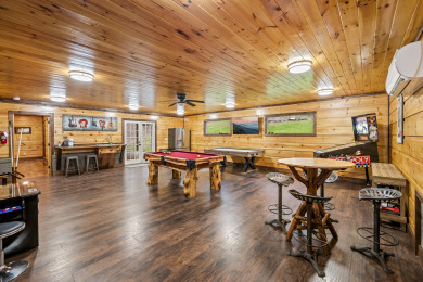 Lake House Coveted Ranch Floorplan, Arts and Crafts, Pet Friendly -Large Fenced in Yard., , on Gatlinburg in Tennessee - Lakehouse Vacation Rental - Lake Home for rent on LakeHouseVacations.com
