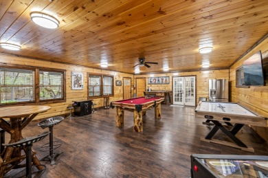 Lake House Coveted Ranch Floorplan, Arts and Crafts, Pet Friendly -Large Fenced in Yard., , on Gatlinburg in Tennessee - Lakehouse Vacation Rental - Lake Home for rent on LakeHouseVacations.com