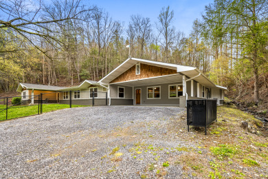 Lake House Coveted Ranch Floorplan, Arts and Crafts, Pet Friendly -Large Fenced in Yard., , on Gatlinburg in Tennessee - Lakehouse Vacation Rental - Lake Home for rent on LakeHouseVacations.com