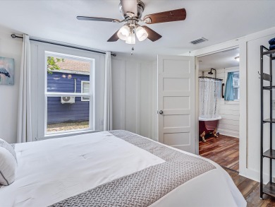 Lake House Quaint in town Cottage, Walk to Restaurants and Bars, Screened Porch, RV Pad, , on Gulf of Mexico - Aransas Bay in Texas - Lakehouse Vacation Rental - Lake Home for rent on LakeHouseVacations.com