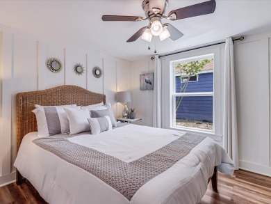 Lake House Quaint in town Cottage, Walk to Restaurants and Bars, Screened Porch, RV Pad, , on Gulf of Mexico - Aransas Bay in Texas - Lakehouse Vacation Rental - Lake Home for rent on LakeHouseVacations.com