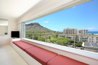 Lake House Breathtaking Ocean Views from Quiet Beachfront Condo! Free Parking!, , on Oahu - Honolulu in Hawaii - Lakehouse Vacation Rental - Lake Home for rent on LakeHouseVacations.com