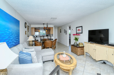 Lake House Cozy Coastal Getaway 1 Bed 1 Bath Siesta Key Condo Steps to Beach , , on  in Florida - Lakehouse Vacation Rental - Lake Home for rent on LakeHouseVacations.com