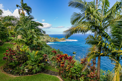 Lake House Paradise Bluff Cliffside Home wGorgeous Ocean Views and Tropical Garden, , on  in Hawaii - Lakehouse Vacation Rental - Lake Home for rent on LakeHouseVacations.com
