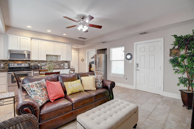 Lake House Charming bungalow with full kitchen and living area!, , on Gulf of Mexico - Port Aransas in Texas - Lakehouse Vacation Rental - Lake Home for rent on LakeHouseVacations.com
