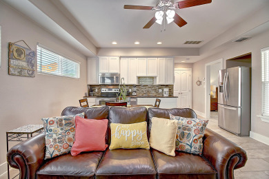 Lake House Charming bungalow with full kitchen and living area!, , on Gulf of Mexico - Port Aransas in Texas - Lakehouse Vacation Rental - Lake Home for rent on LakeHouseVacations.com