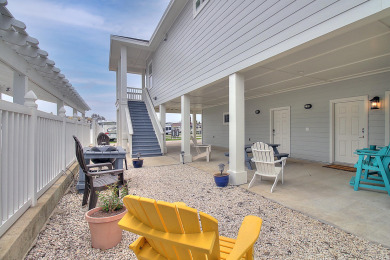 Lake House Charming bungalow with full kitchen and living area!, , on Gulf of Mexico - Port Aransas in Texas - Lakehouse Vacation Rental - Lake Home for rent on LakeHouseVacations.com