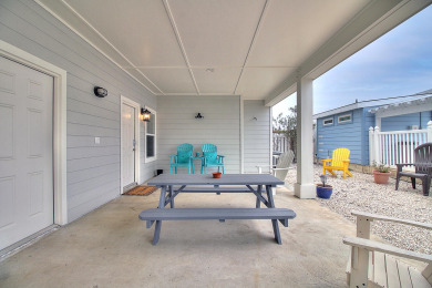 Lake House Charming bungalow with full kitchen and living area!, , on Gulf of Mexico - Port Aransas in Texas - Lakehouse Vacation Rental - Lake Home for rent on LakeHouseVacations.com
