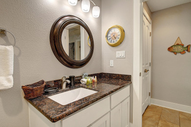 Lake House Charming bungalow with full kitchen and living area!, , on Gulf of Mexico - Port Aransas in Texas - Lakehouse Vacation Rental - Lake Home for rent on LakeHouseVacations.com