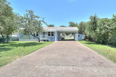 Lake House Private deck, boat parking, 2 bedroom 2 bath coastal cottage in Holiday Beach, , on Gulf of Mexico - Aransas Bay in Texas - Lakehouse Vacation Rental - Lake Home for rent on LakeHouseVacations.com