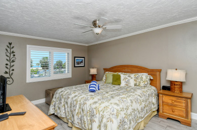Lake House Siesta Key Beach 2 Bed 2 Bath with Gulf Views Steps to Beach, , on  in Florida - Lakehouse Vacation Rental - Lake Home for rent on LakeHouseVacations.com