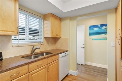 Lake House Your Cozy Beach Getaway 2 Bed 2 Bath Siesta Key Condo Walk to Beach, , on  in Florida - Lakehouse Vacation Rental - Lake Home for rent on LakeHouseVacations.com